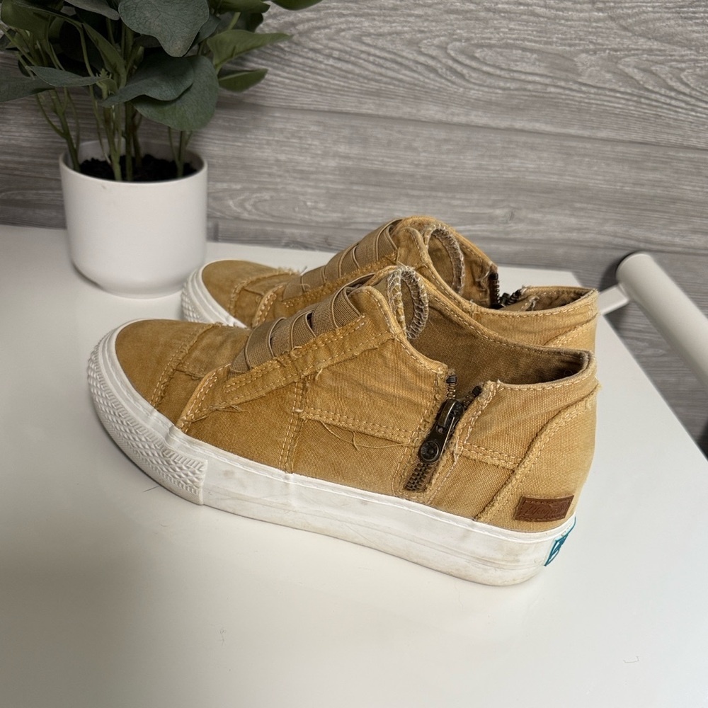 Casual Tan Sneakers with White Soles